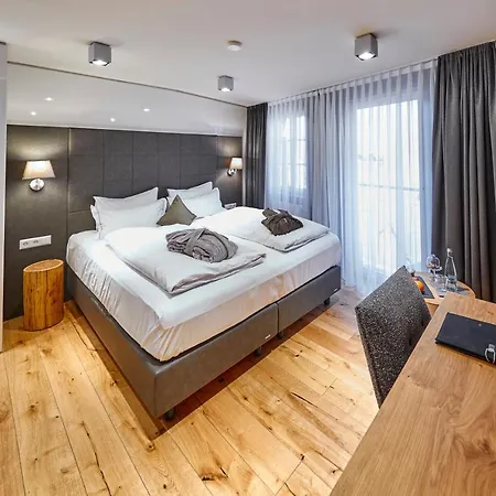 Reichsstadt - Und Restaurant Hotel 4*